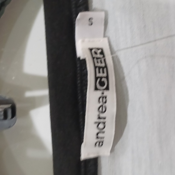 Wearable Art by Andrea Geer Wmn Small Sgraffito Boxy Tee in Greyscale - Picture 2 of 8